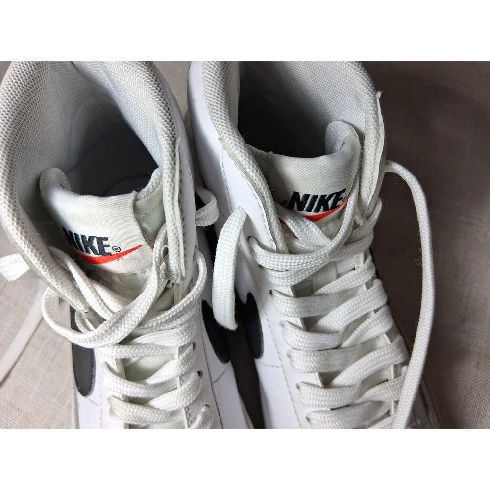 Nike Blazer Mid 77 White Black High Top Sneakers DA4086-100 Kids Size 3.5Y